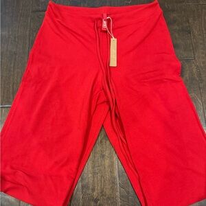 SKIMS NWT
Cranberry lounge pants